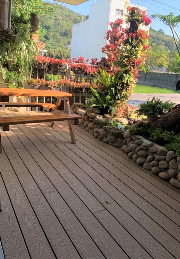 蘊慢築 茶花藝主題民宿 Yun Man Zhu Homestay Gongguan Eksteriør billede