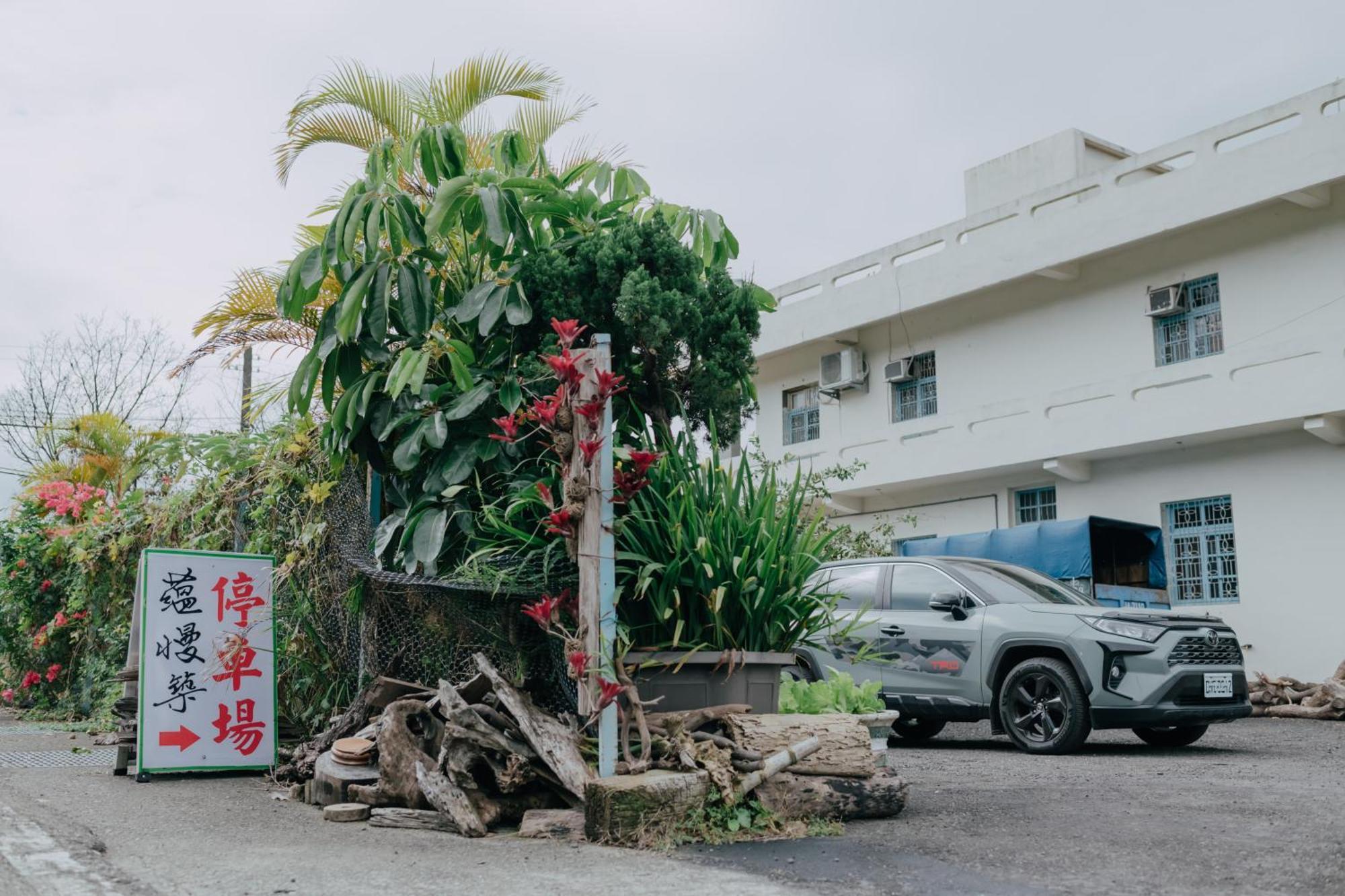 蘊慢築 茶花藝主題民宿 Yun Man Zhu Homestay Gongguan Eksteriør billede