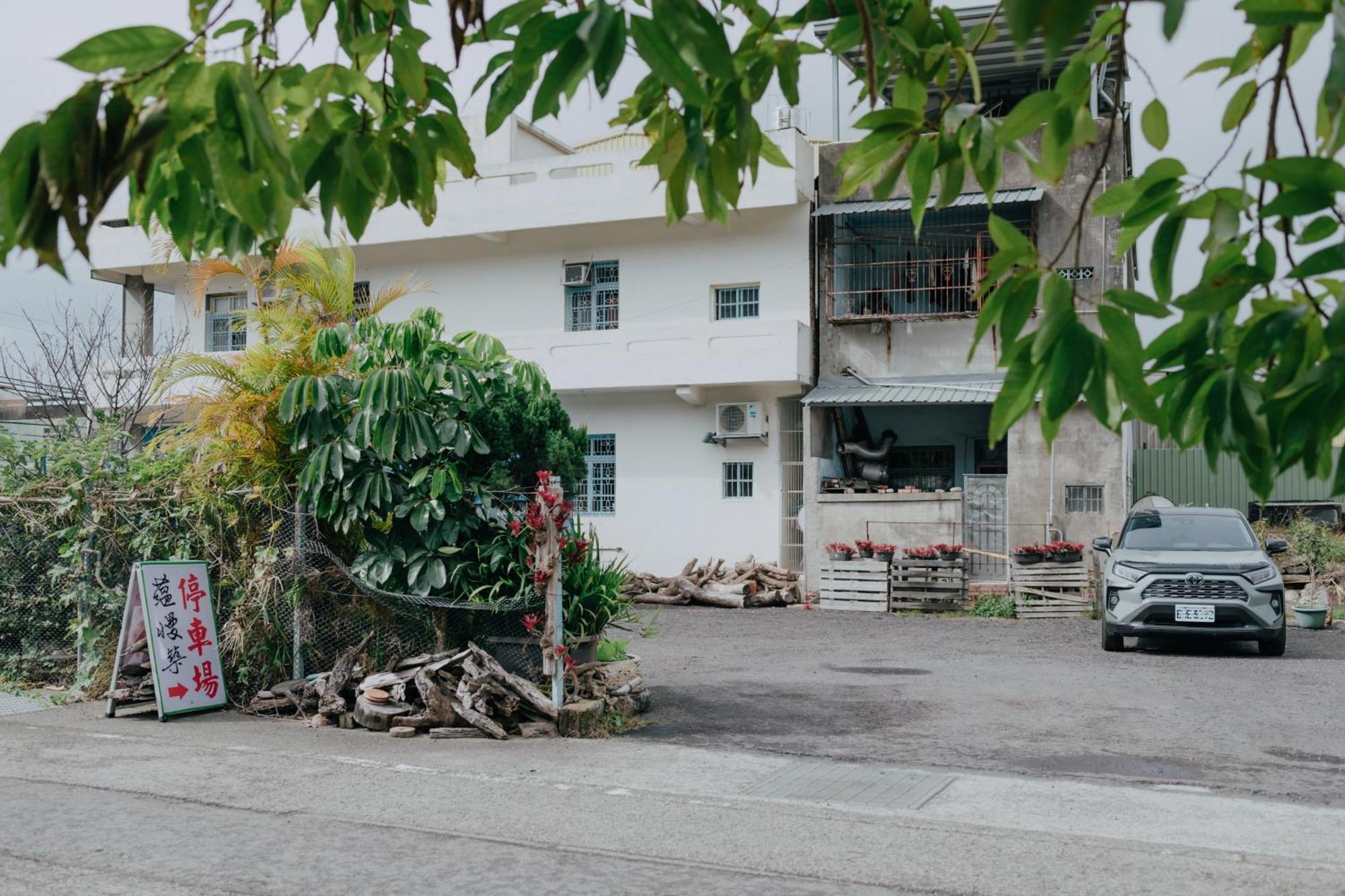 蘊慢築 茶花藝主題民宿 Yun Man Zhu Homestay Gongguan Eksteriør billede